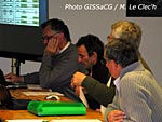 Un bureau concentré....
